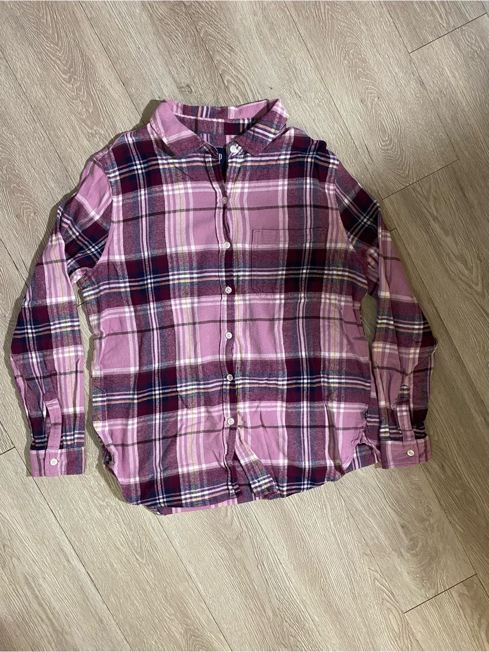 💜3/$25💜 Gap Pink Button Down Flannel Size Medium